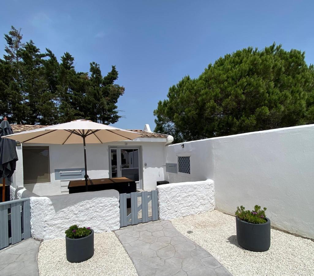 Hotel Mas Des Lys Saintes-Maries-de-la-Mer Exterior photo