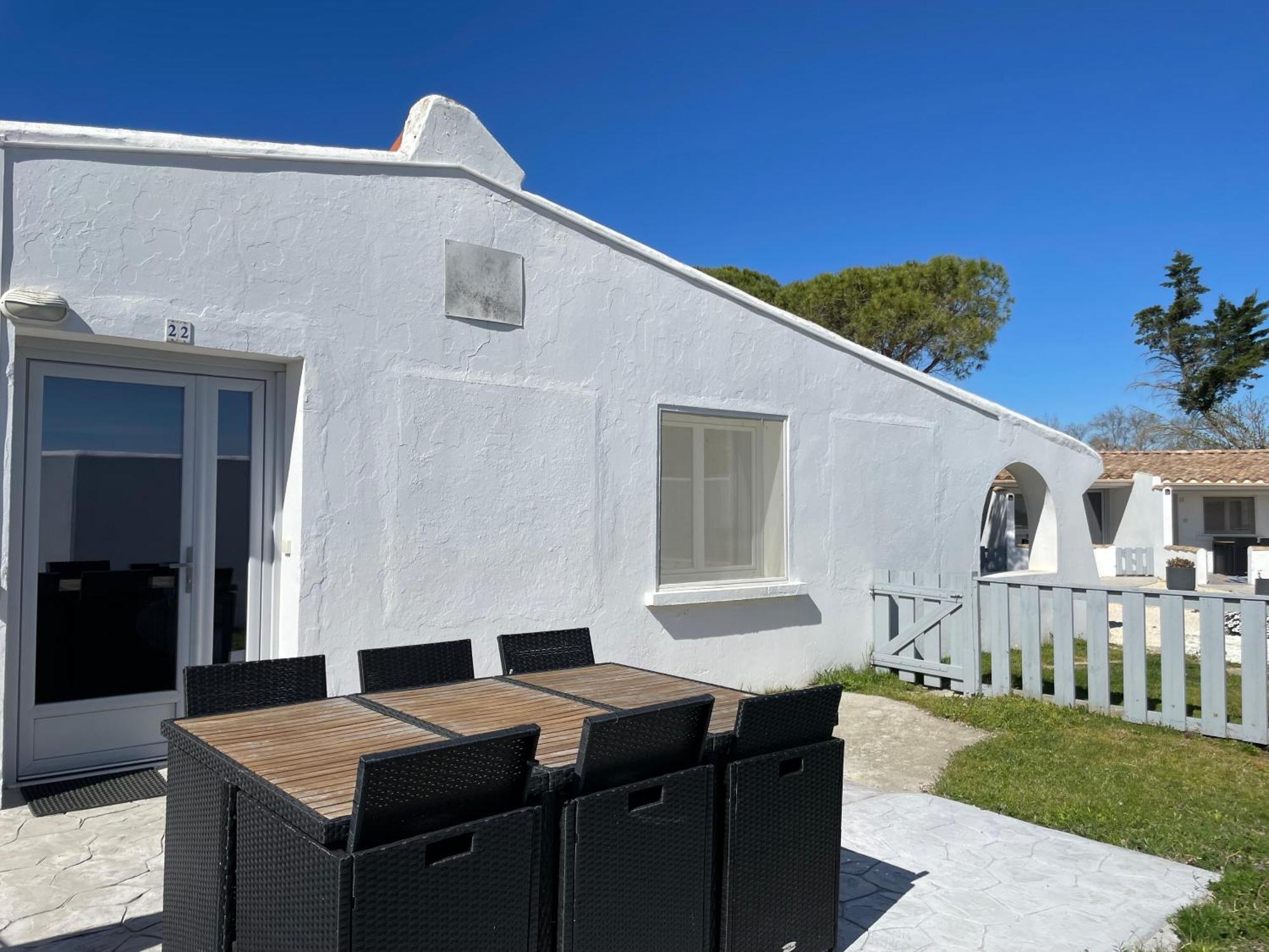 Hotel Mas Des Lys Saintes-Maries-de-la-Mer Exterior photo