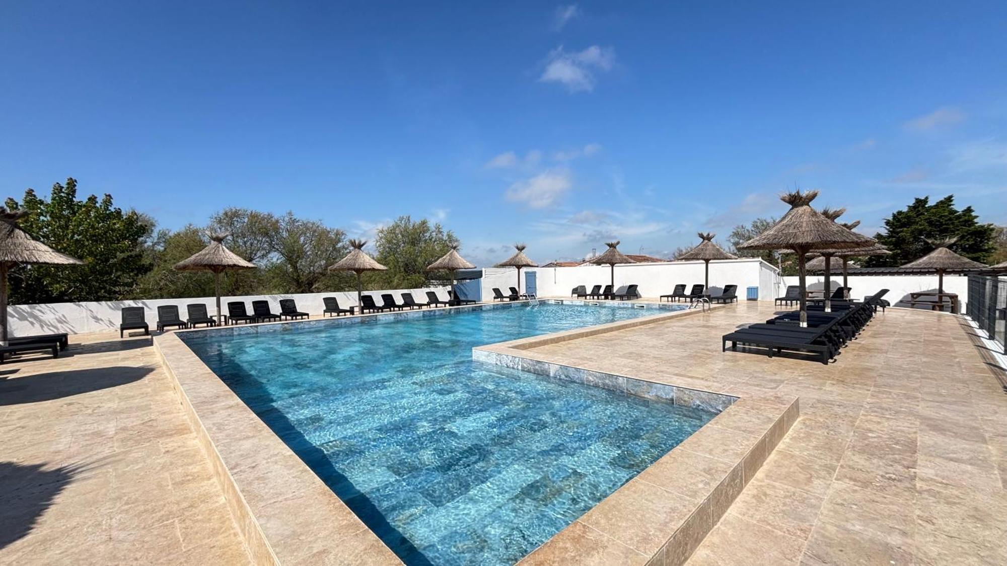 Hotel Mas Des Lys Saintes-Maries-de-la-Mer Exterior photo