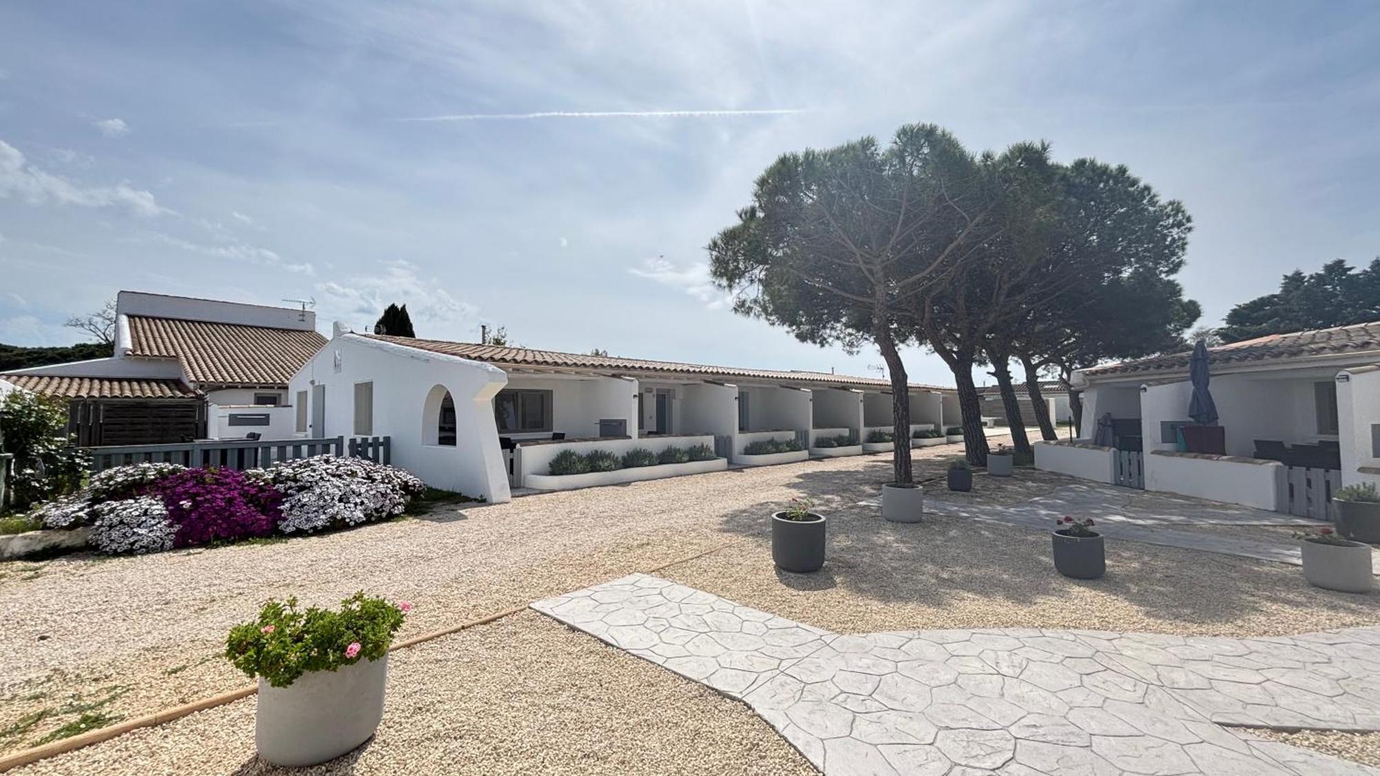 Hotel Mas Des Lys Saintes-Maries-de-la-Mer Exterior photo